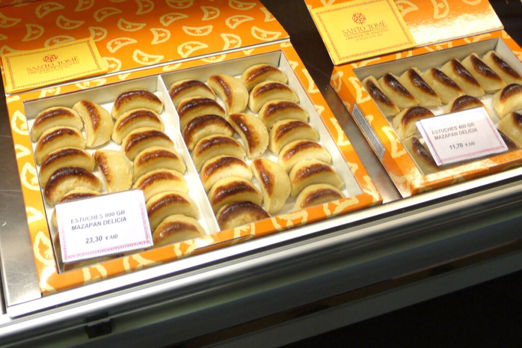 餃子のような形のトレドの名物お菓子でひと休み「サント・トメ（SANTO TOMÉ）」