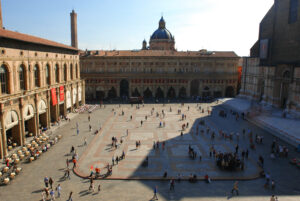 ボローニャの中心部に位置する「マッジョーレ広場（Piazza Maggiore）」
