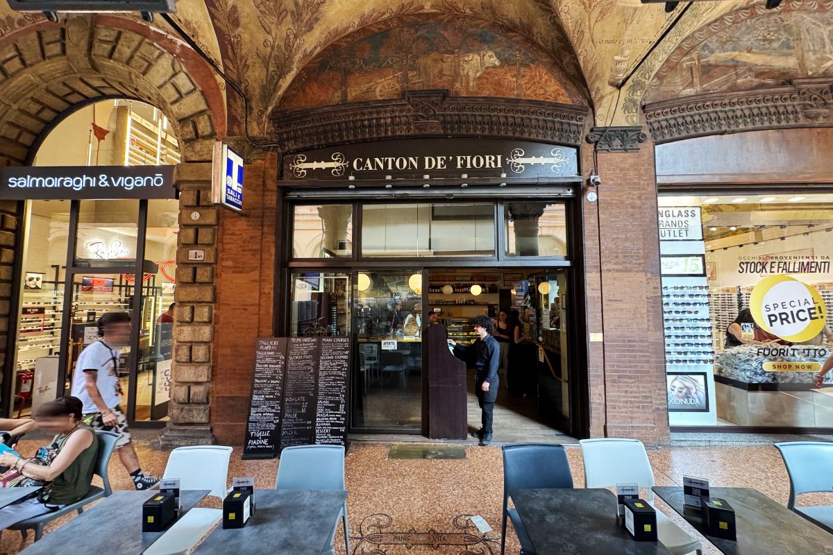 spot_bologna_cafe_canton_de_fiori_03