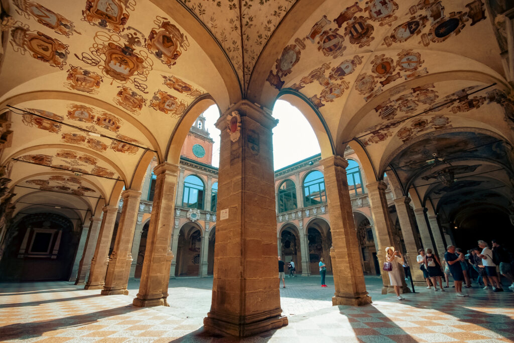 16世紀に建てられたヨーロッパ最古の大学「旧ボローニャ大学（アルキジンナジオ）（Palazzo della Archiginnasio）」