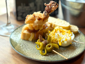 ピンチョスとグラスワインでひと休み。美術館帰りに寄りたいバル「ガバラ（GABARRA）」