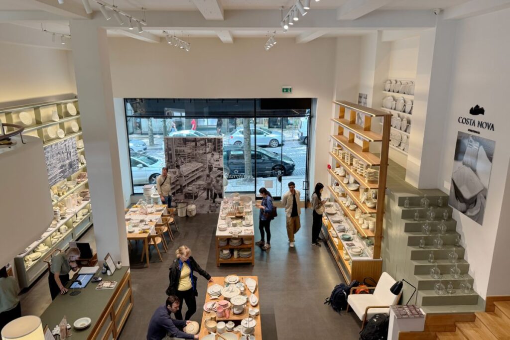 日本でも人気上昇中。ポルトで見つけた「コスタ・ノバ（Costa Nova）」の器はお土産にも嬉しい名品揃い。