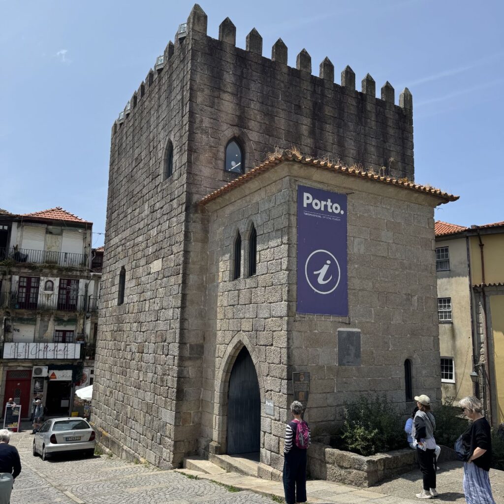 ポルト観光の出発点に最適！「ポルト観光局 ポルト大聖堂 観光案内所（Porto Tourism Office – Sé）」
