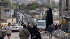 旅のエッセイ2025Vol.4『おとなふたりのポルト』ポルトでも今を生きる世界遺産ドン・ルイス1世橋